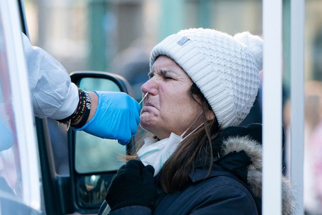 A woman testing for Covid-19 on December 22 in New York (USA)