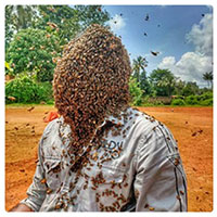Nổi gai ốc với chàng trai "người ong": 60.000 con "làm tổ" trên mặt vẫn không hề hấn gì