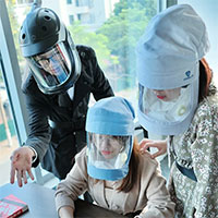 3 học sinh Việt Nam sáng chế mũ cách ly di động cực xịn, nhận luôn giải thưởng danh giá thế giới