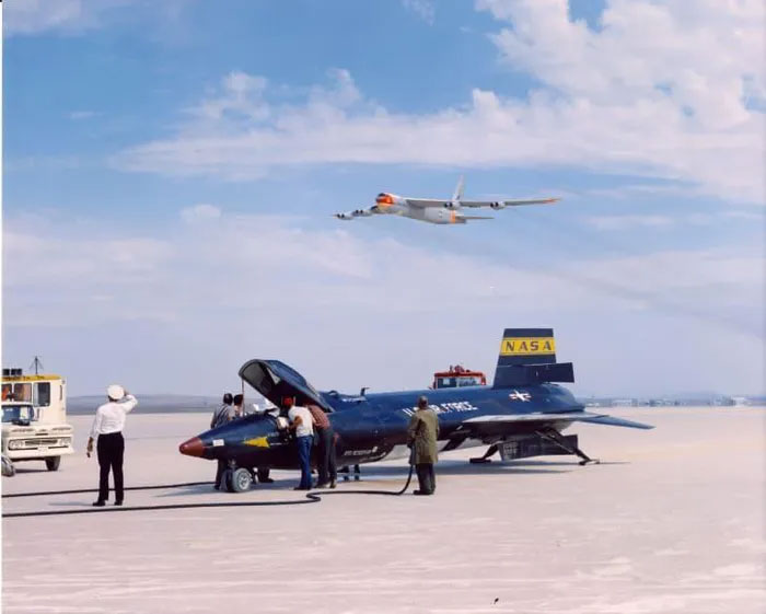 X-15 nghỉ ngơi tại lòng hồ Rogers ở bang California hồi tháng 9/1961