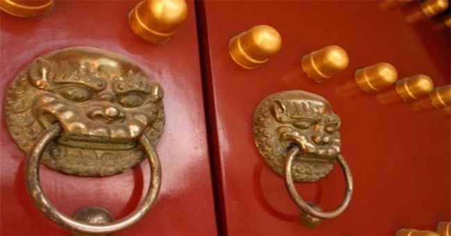 "Bảo vật" trên cổng Tử Cấm Thành có tiền chẳng đổi được: Hậu thế không ai chạm vào!