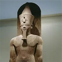 Tượng nhân sư 26 mét giúp "tái sinh" pharaoh của thành phố Vàng