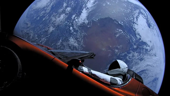 Chiếc Tesla được Elon Musk phóng lên trời đang ở đâu?