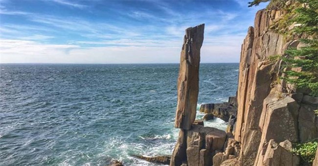 Những tảng đá giữ thăng bằng đáng kinh ngạc nhất trên thế giới