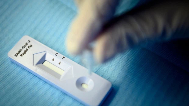 Bác sĩ khuyến cáo: Test nhanh Covid âm tính nhưng có dấu hiệu này thì vẫn cần cách ly