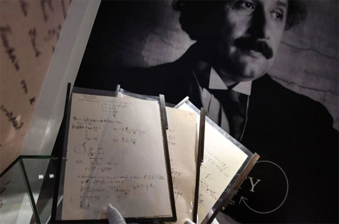 Tập bản thảo viết tay về Thuyết tương đối của Albert Einstein