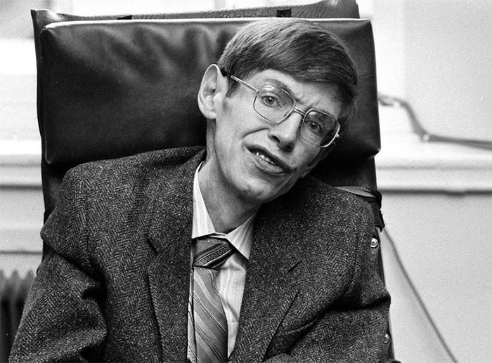 Bí ẩn về chiếc bảng đen đầy nét vẽ nguệch ngoạc của Stephen Hawking