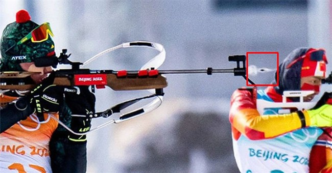 Nhanh gấp 3 lần tốc độ âm thanh, viên đạn vẫn bị nhiếp ảnh gia "tóm gọn"