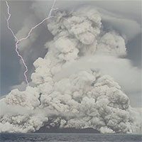 Vụ phun trào núi lửa ngầm Tonga tạo ra gần 590.000 tia sét trong 3 ngày