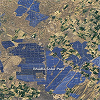 Vệ tinh Landsat 8 chụp ảnh hàng triệu pin mặt trời nhìn từ vũ trụ