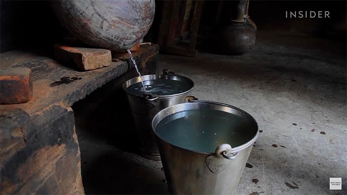Toàn cảnh quy trình sản xuất nước hoa mùi đất giá 