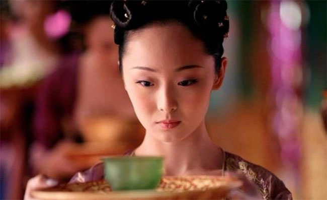  Nếu may mắn, cung nữ hầu "rửa lỗ rồng" cho hoàng đế có thể được để mắt và có cơ hội đổi đời. 