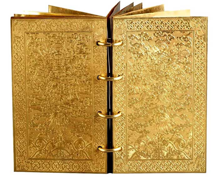 Báu vật "Thánh chế mạng danh kim sách" do vua Minh Mạng ban hành vào năm 1823.