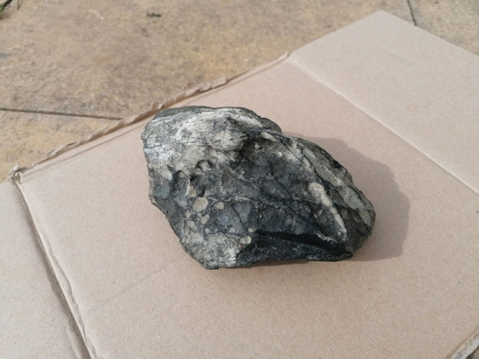 Cư dân Wales tìm thấy thiên thạch “khủng” nặng hơn 1kg, trị giá 100.000 bảng