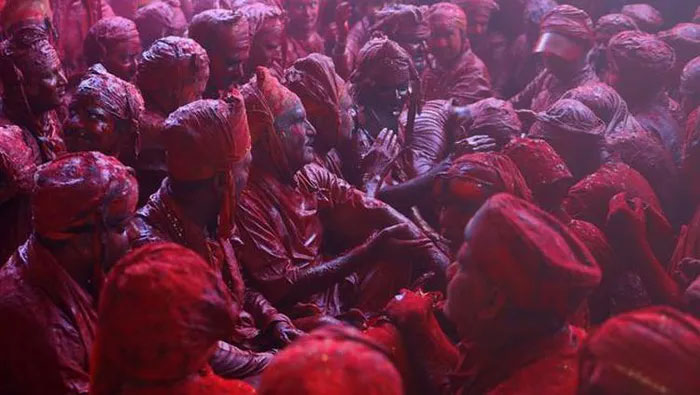 Lễ hội Lathmar Holi - Nơi nữ giới được thoải mái dùng gậy đánh đấng mày râu