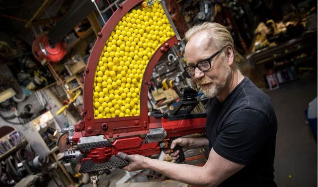Cựu MC show khoa học MythBusters biến súng nerf thành 