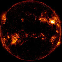 NASA chụp được cảnh "tia lửa cuồng nộ" từ Mặt trời bắn trúng Trái đất