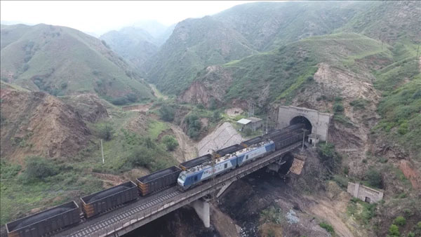 Trọng tải 20.000 tấn, chiều dài 2,6km, cả Trung Quốc chỉ có hơn 600 người đủ điều kiện lái đoàn tàu này