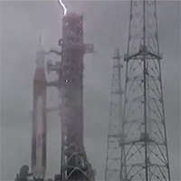 Sét đánh trúng tên lửa của NASA trong chuyến bay thử nghiệm