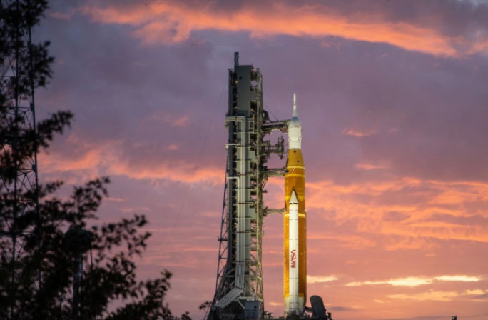 NASA lùi thời gian thử nghiệm tên lửa đẩy đưa tàu lên Mặt trăng