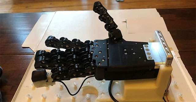 Dùng máy in 3D, các nhà khoa học tạo ra ngón tay robot thiên thần
