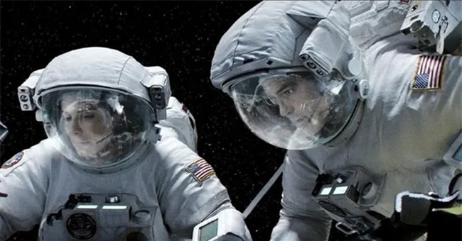 Nếu được sinh ra trong vũ trụ, con người có thể sống bình thường trên Trái đất?