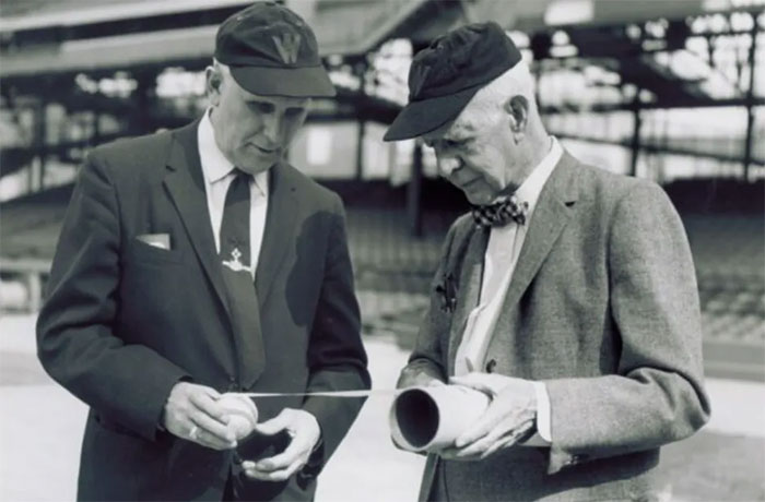 Lyman Briggs đã tiến hành các thí nghiệm với bóng chày trong đường hầm gió vào những năm 1940