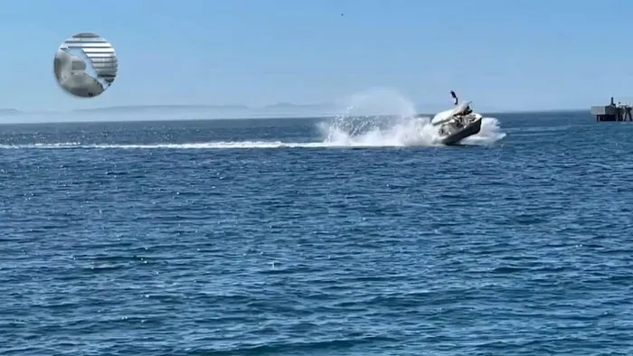Cá voi húc tung thuyền chở khách bay lên không trung