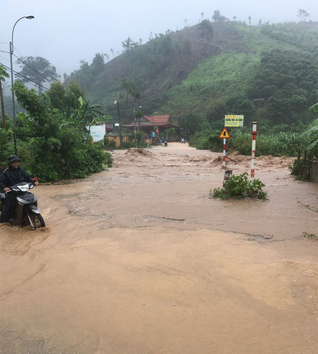 Mưa lũ lớn ở Bắc Giang, hàng trăm ngôi nhà chìm trong biển nước