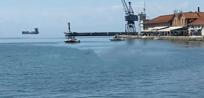 Tại sao có hiện tượng tàu lơ lửng trên mặt biển?
