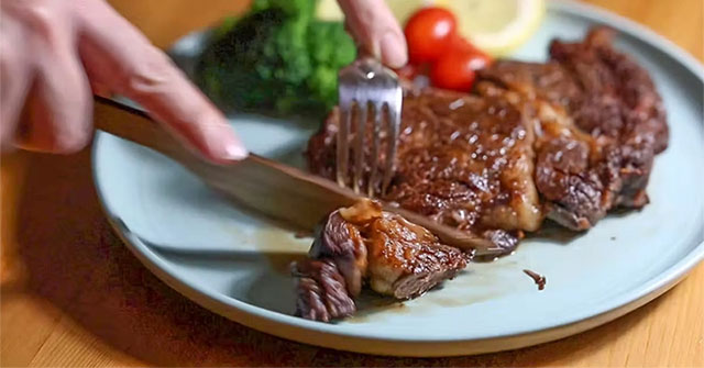 Phát minh ra loại dao bằng gỗ sắc hơn thép