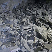 Phát hiện 100 bộ xương người trong cụm hang động cao 5.000m