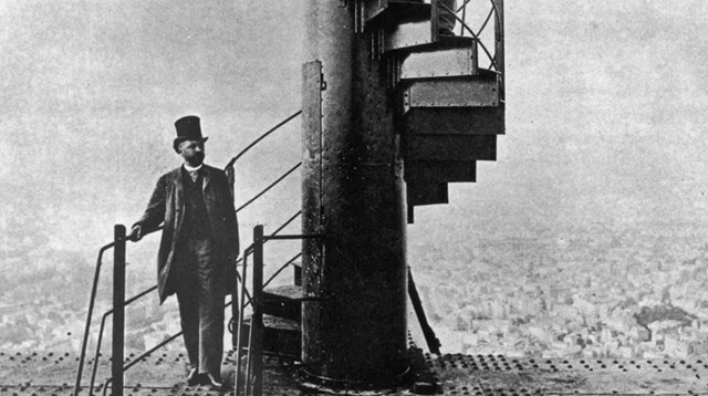 Kiến trúc sư Gustave Eiffel chủ trì lễ khai mạc