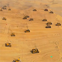 Xem cách Trung Quốc xây xa lộ hơn 150km xuyên sa mạc bất chấp bão cát
