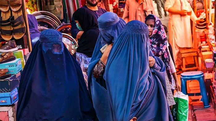   Những phụ nữ Afghanistan trên đường phố. 