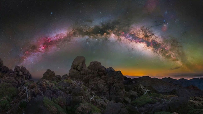  Trong ảnh, dải ngân hà vào sáng sớm ở quần đảo Canary, Tây Ban Nha.