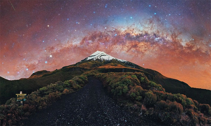 Bức ảnh chụp núi Taranaki (New Zealand) của tác giả Evan McKayGalactic Kiwi.