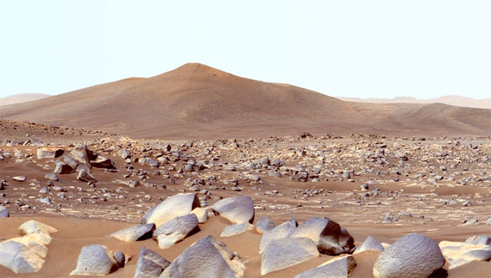 Cảnh quan ảm đạm và khắc nghiệt trên sao Hỏa được chụp lại bởi tàu thăm dò
