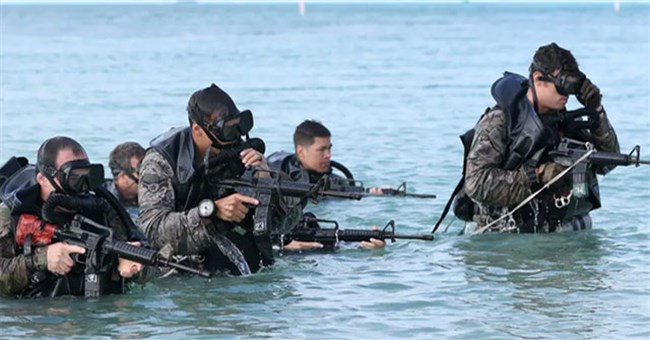 Khóa học khắc nghiệt nhất trong môi trường quân đội Mỹ, nơi sản sinh ra các "Aquaman" ngoài đời thực