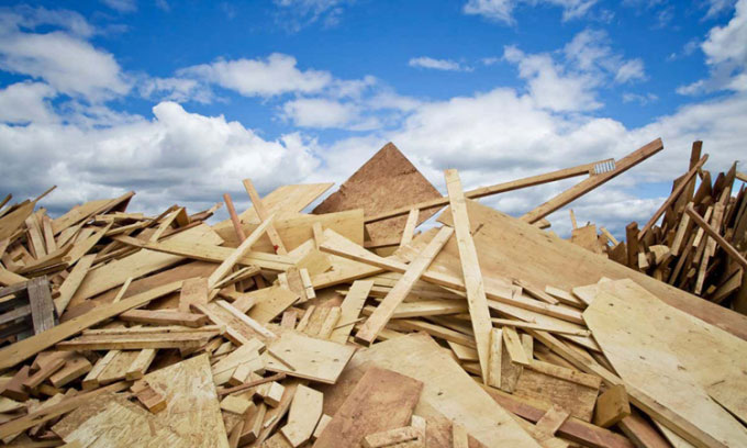 Gỗ thải có thể được tái chế thành vật liệu mới với một số đặc tính tốt hơn gỗ tự nhiên.