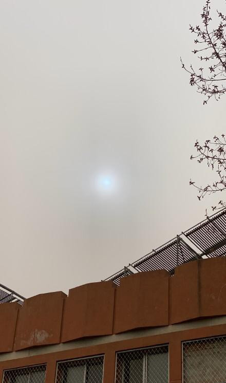 Sự thật về “Mặt trời xanh” xuất hiện trên bầu trời Bắc Kinh, có phải điềm báo đại nạn sắp tới?