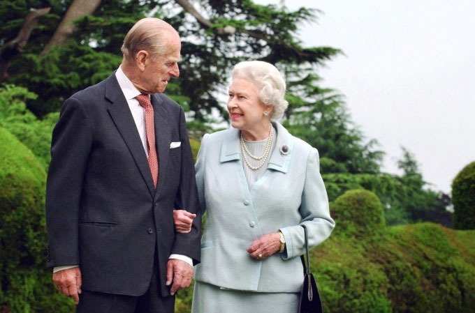 Nữ hoàng Elizabeth và Hoàng thân Philip tại Hampshire năm 2007.