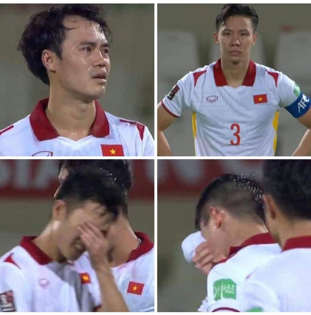 Các cầu thủ Việt Nam khóc trong trận đấu để thua đội tuyển bóng đá Trung Quốc vào cuối năm ngoái.
