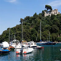 Làng chài nhỏ ở Italy được mệnh danh là "nơi ẩn náu của người giàu": Có gì hấp dẫn đến thế?