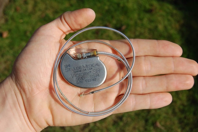 Kích cỡ một thiết bị điều hòa nhịp tim thông dụng.