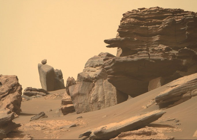 NASA công bố hình ảnh đầu rắn chui ra trên hành tinh khác