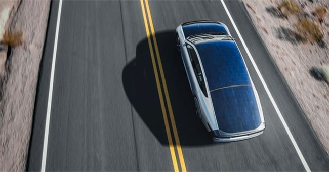 Xe điện năng lượng mặt trời có thể chạy 7 tháng không cần sạc