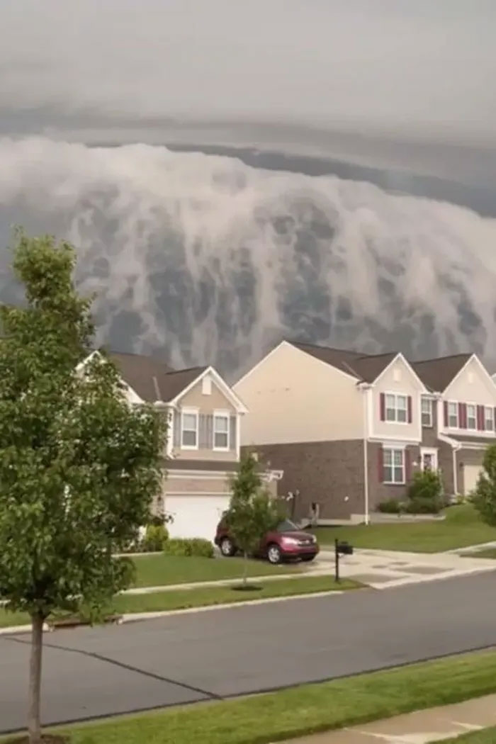Mây trông như sóng thần trên bầu trời ở Ohio (Mỹ) 