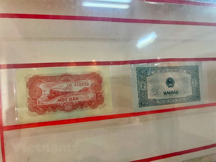 Tiền giấy in năm 1958.