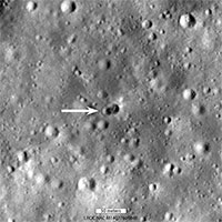 NASA chụp được Mặt trăng thủng lỗ: Nghi do tên lửa Trung Quốc
